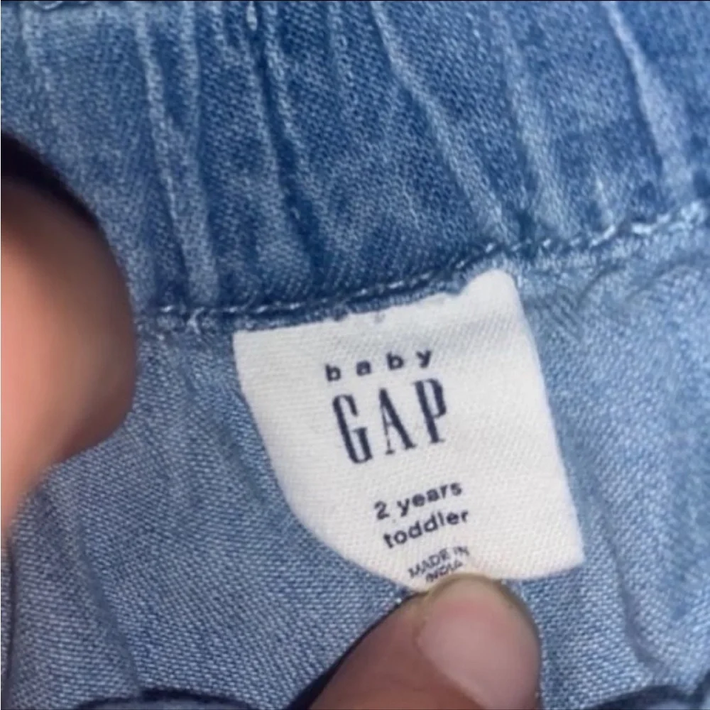 Gap Toddler Girls Chambray Floral Embroidered Shorts Size 2T